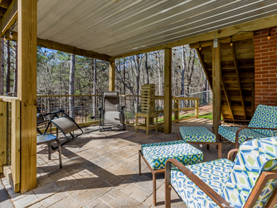 Creek Lodge Patio